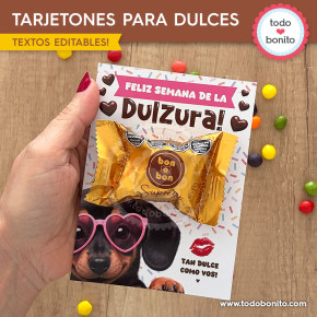 Tarjetón para dulces con perrito salchicha de gafas y bombón